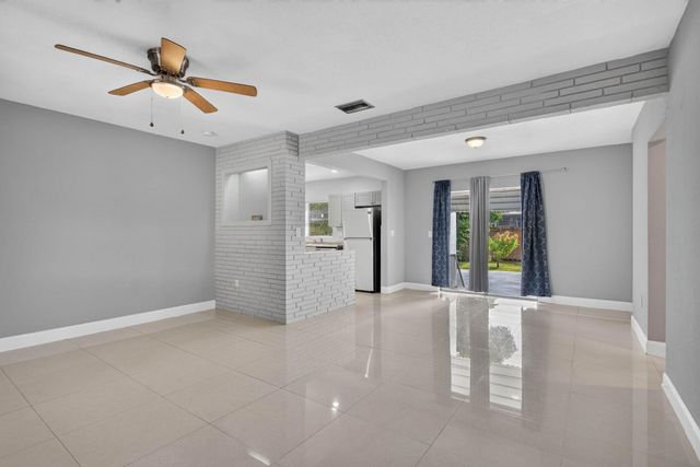7571 LASALLE Boulevard, Miramar, FL 33023