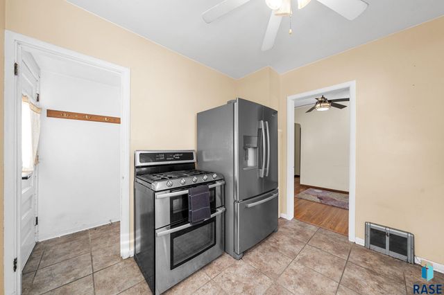 1604 W 18th St Street, Sioux Falls, SD 57104