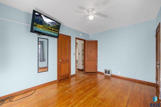 1604 W 18th St Street, Sioux Falls, SD 57104