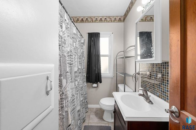 1604 W 18th St Street, Sioux Falls, SD 57104