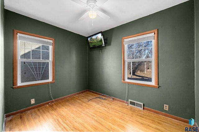 1604 W 18th St Street, Sioux Falls, SD 57104