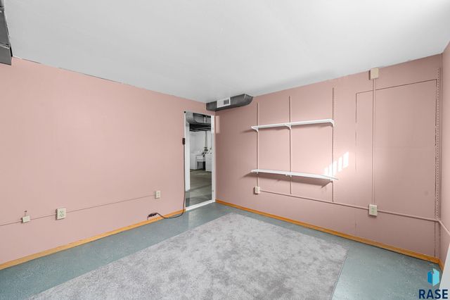 1604 W 18th St Street, Sioux Falls, SD 57104