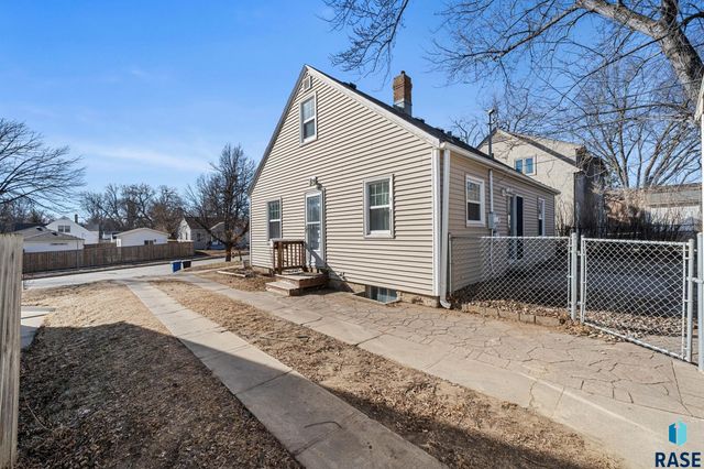 1604 W 18th St Street, Sioux Falls, SD 57104