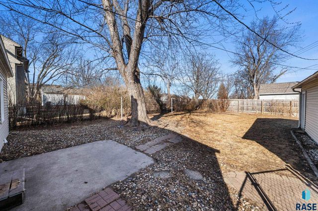 1604 W 18th St Street, Sioux Falls, SD 57104