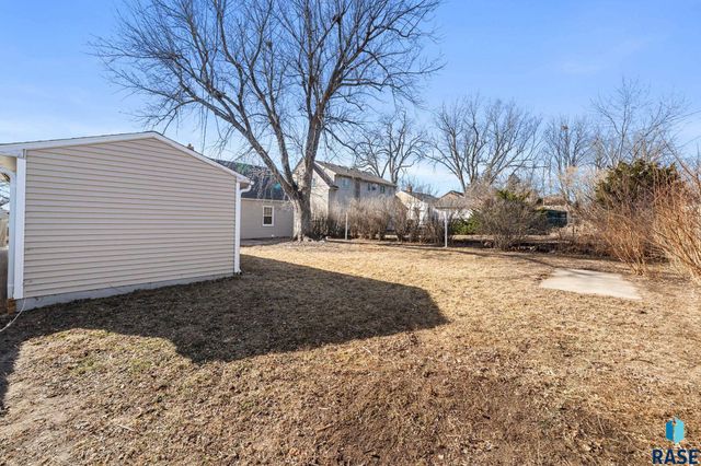 1604 W 18th St Street, Sioux Falls, SD 57104