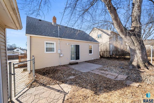 1604 W 18th St Street, Sioux Falls, SD 57104