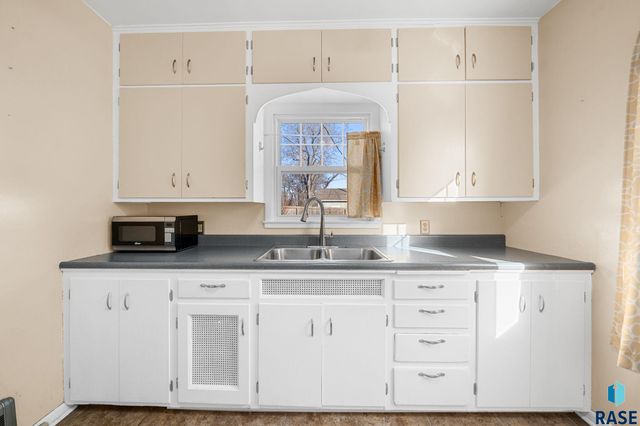 1604 W 18th St Street, Sioux Falls, SD 57104