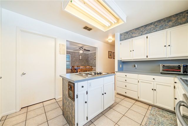 707 S Metz St, Orange Grove, TX 78372