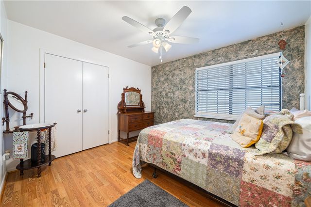 707 S Metz St, Orange Grove, TX 78372