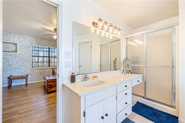 707 S Metz St, Orange Grove, TX 78372