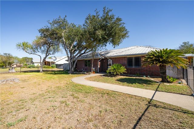 707 S Metz St, Orange Grove, TX 78372