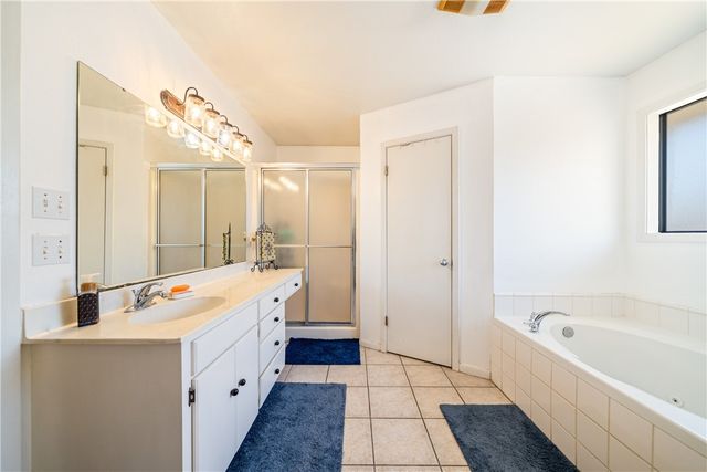 707 S Metz St, Orange Grove, TX 78372