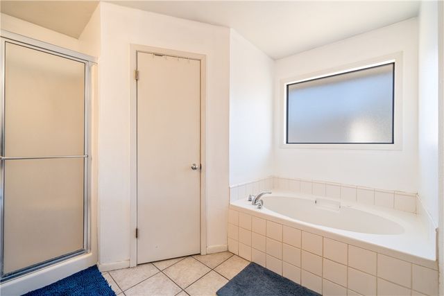 707 S Metz St, Orange Grove, TX 78372