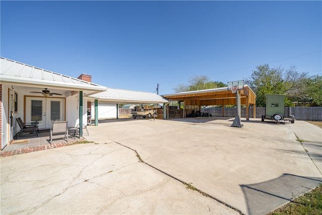707 S Metz St, Orange Grove, TX 78372