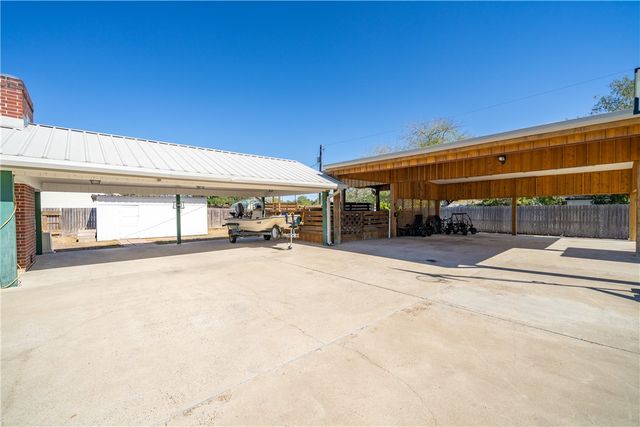 707 S Metz St, Orange Grove, TX 78372