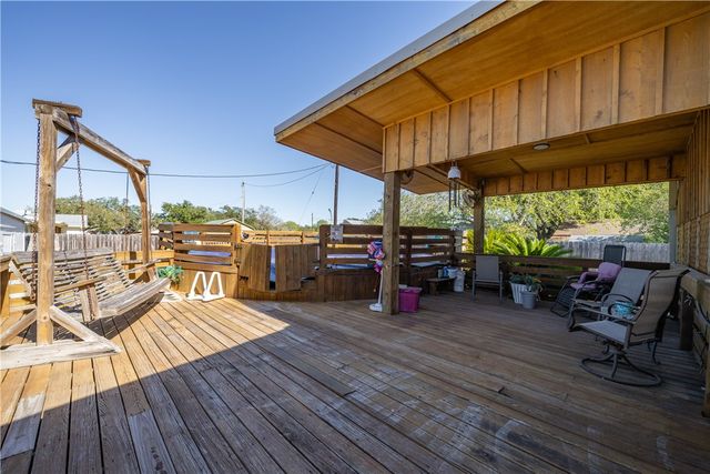 707 S Metz St, Orange Grove, TX 78372