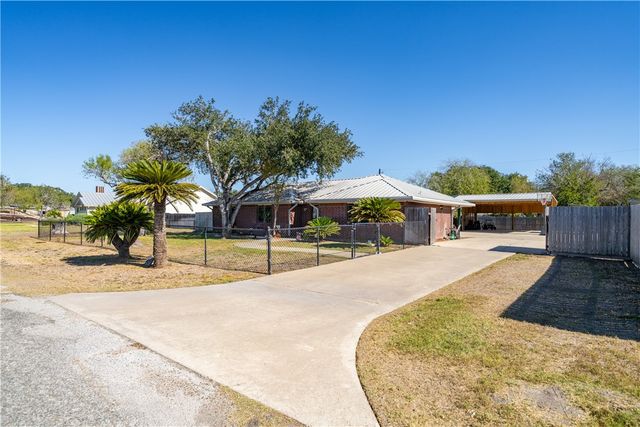 707 S Metz St, Orange Grove, TX 78372