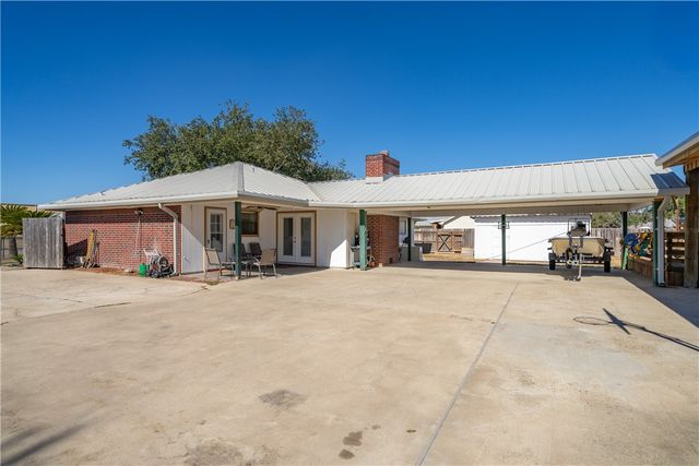 707 S Metz St, Orange Grove, TX 78372