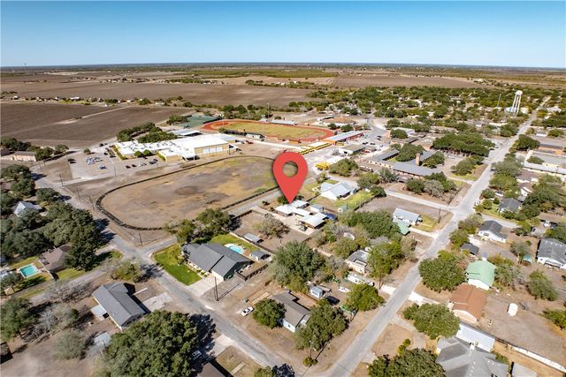 707 S Metz St, Orange Grove, TX 78372