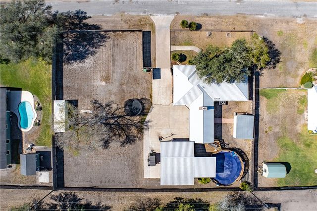 707 S Metz St, Orange Grove, TX 78372