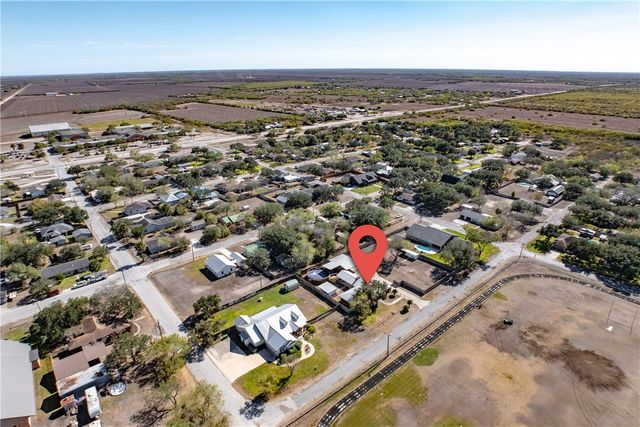 707 S Metz St, Orange Grove, TX 78372