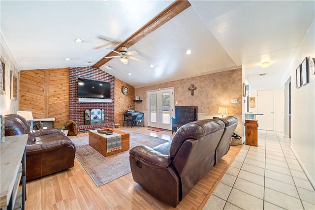 707 S Metz St, Orange Grove, TX 78372