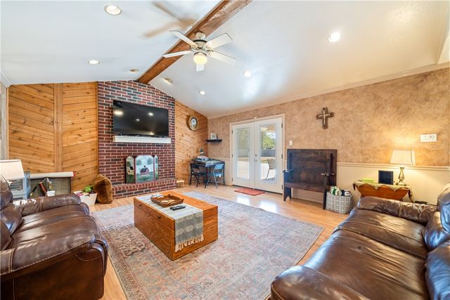 707 S Metz St, Orange Grove, TX 78372