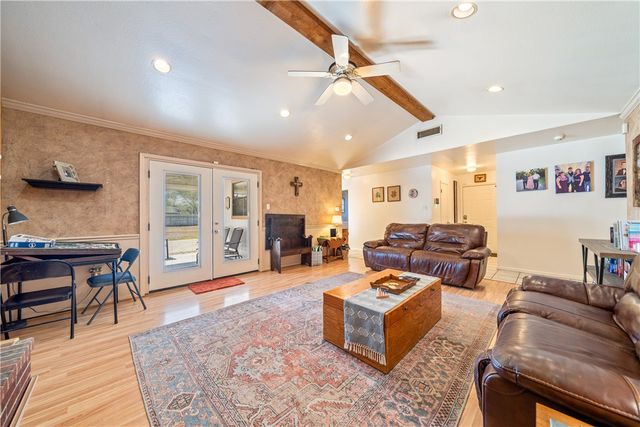 707 S Metz St, Orange Grove, TX 78372