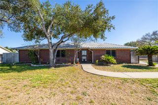 707 S Metz St, Orange Grove, TX 78372
