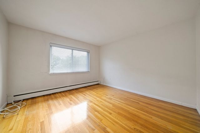 425 S Huntington Ave 8, Boston, MA 02130