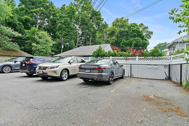 425 S Huntington Ave 8, Boston, MA 02130