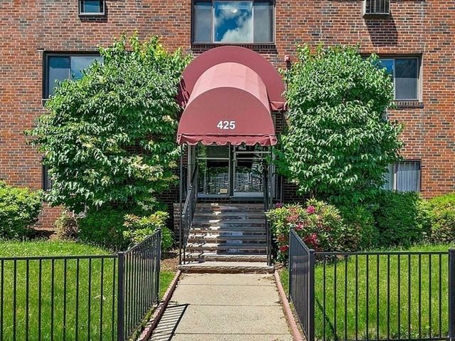 425 S Huntington Ave 8, Boston, MA 02130