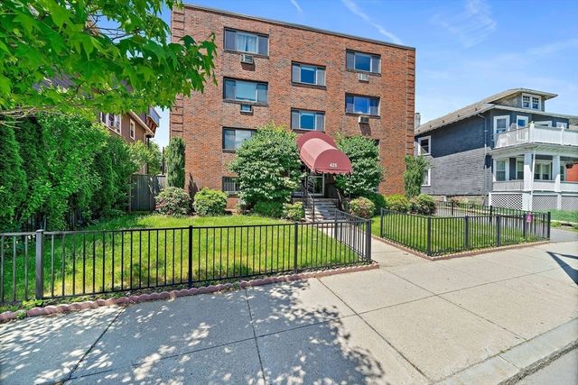 425 S Huntington Ave 8, Boston, MA 02130