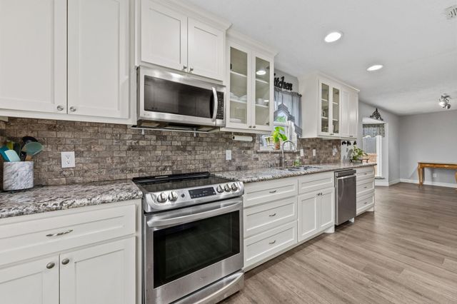 12102 Cherry Point Drive, Mont Belvieu, TX 77535