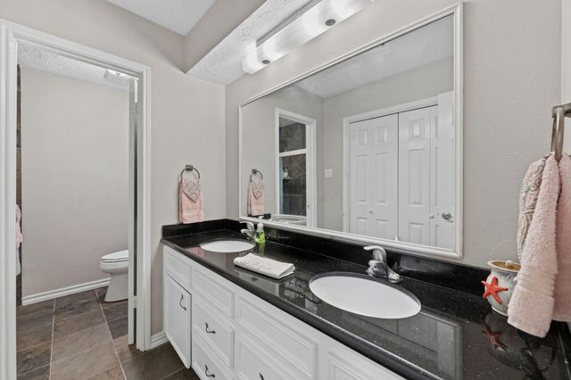 12102 Cherry Point Drive, Mont Belvieu, TX 77535