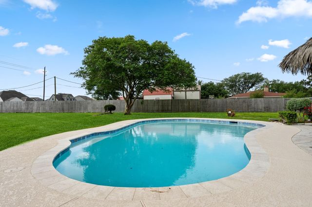 12102 Cherry Point Drive, Mont Belvieu, TX 77535