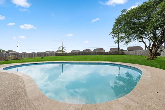 12102 Cherry Point Drive, Mont Belvieu, TX 77535
