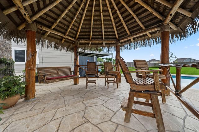 12102 Cherry Point Drive, Mont Belvieu, TX 77535