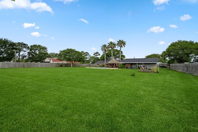 12102 Cherry Point Drive, Mont Belvieu, TX 77535