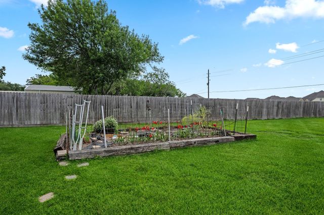 12102 Cherry Point Drive, Mont Belvieu, TX 77535