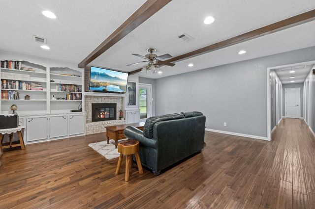 12102 Cherry Point Drive, Mont Belvieu, TX 77535