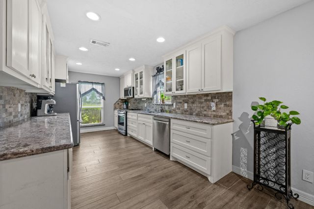 12102 Cherry Point Drive, Mont Belvieu, TX 77535