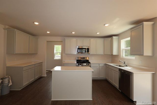 423 Hidden River, Holly, MI 48442