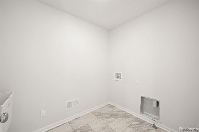 423 Hidden River, Holly, MI 48442