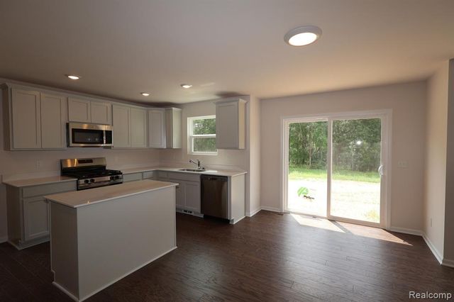 423 Hidden River, Holly, MI 48442