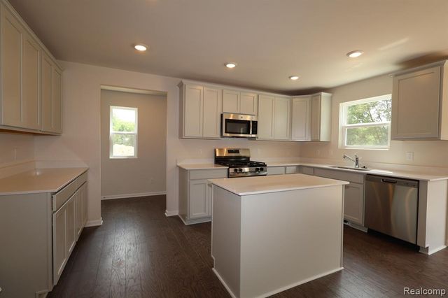 423 Hidden River, Holly, MI 48442