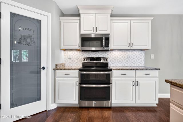 510 Academy Ridge Pl, Louisville, KY 40245