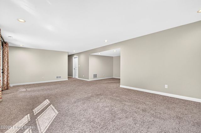 510 Academy Ridge Pl, Louisville, KY 40245
