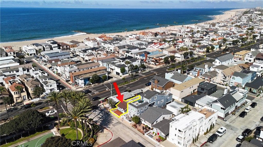 Image 1 of property listing at 207 38th Street, Newport Beach, CA 92663