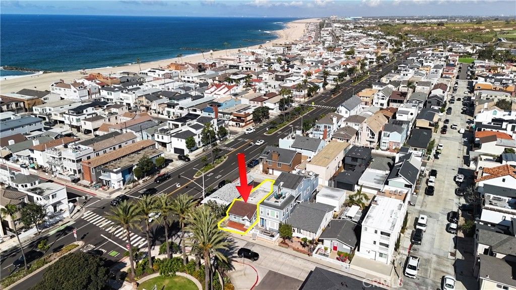 Image 4 of property listing at 207 38th Street, Newport Beach, CA 92663